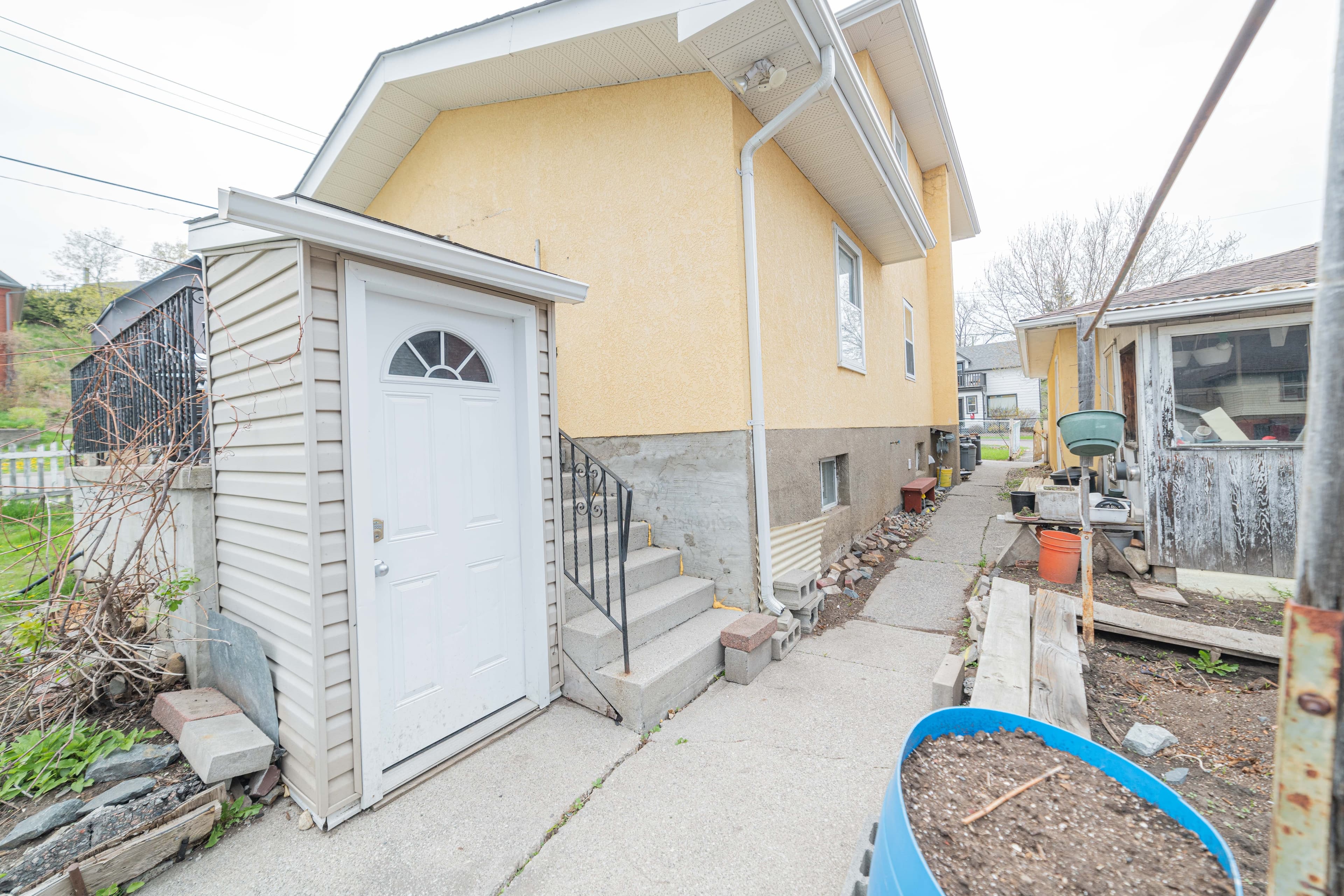 Unit 1- 371 Ambrose St - Photo 2