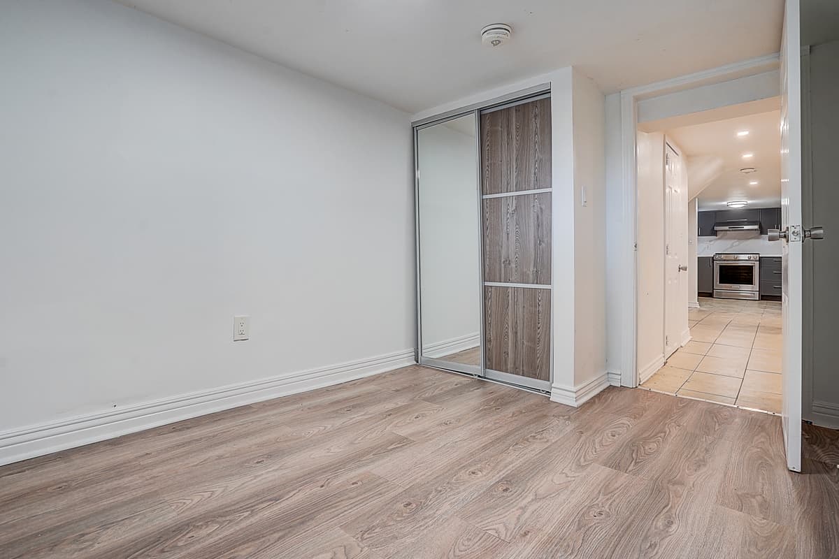 79 OConnor Dr - Lower - Photo 25