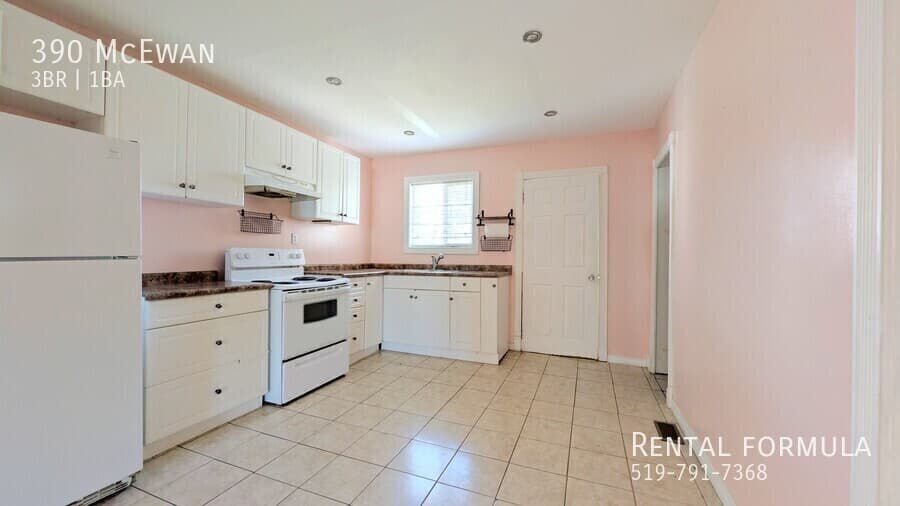 390 McEwan Ave - Photo 2