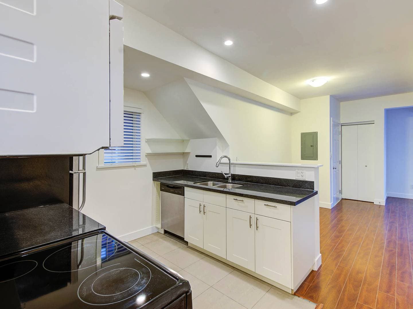 Ground 120 E King Ed - Photo 3