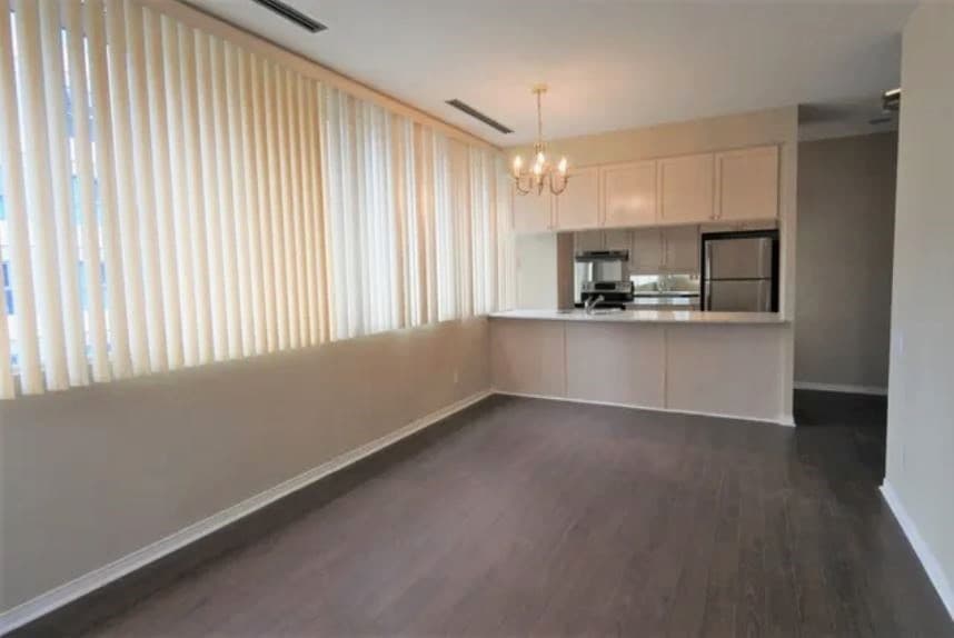 555 Yonge St - 703