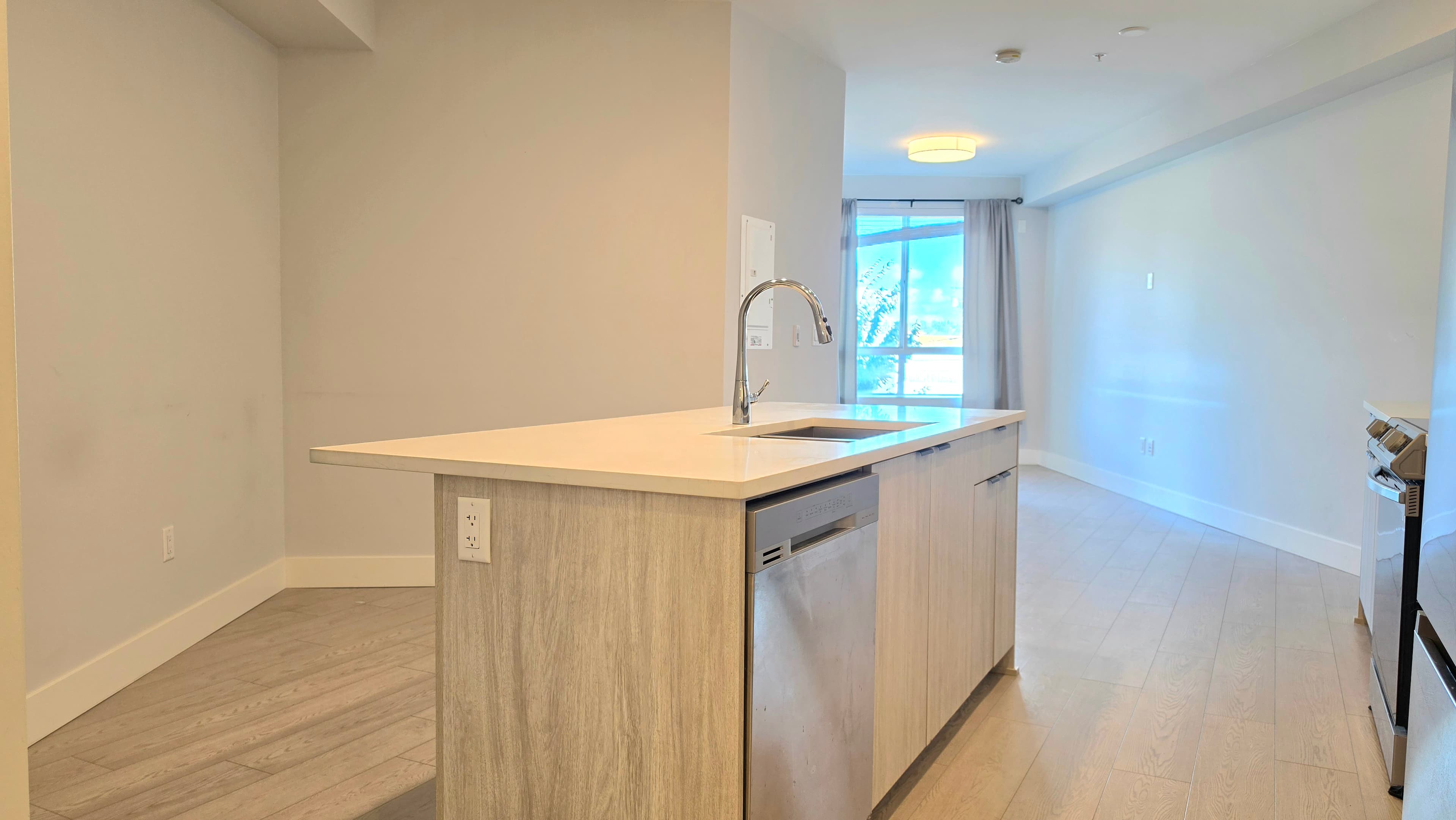 209-20360 Logan Ave - Photo 2