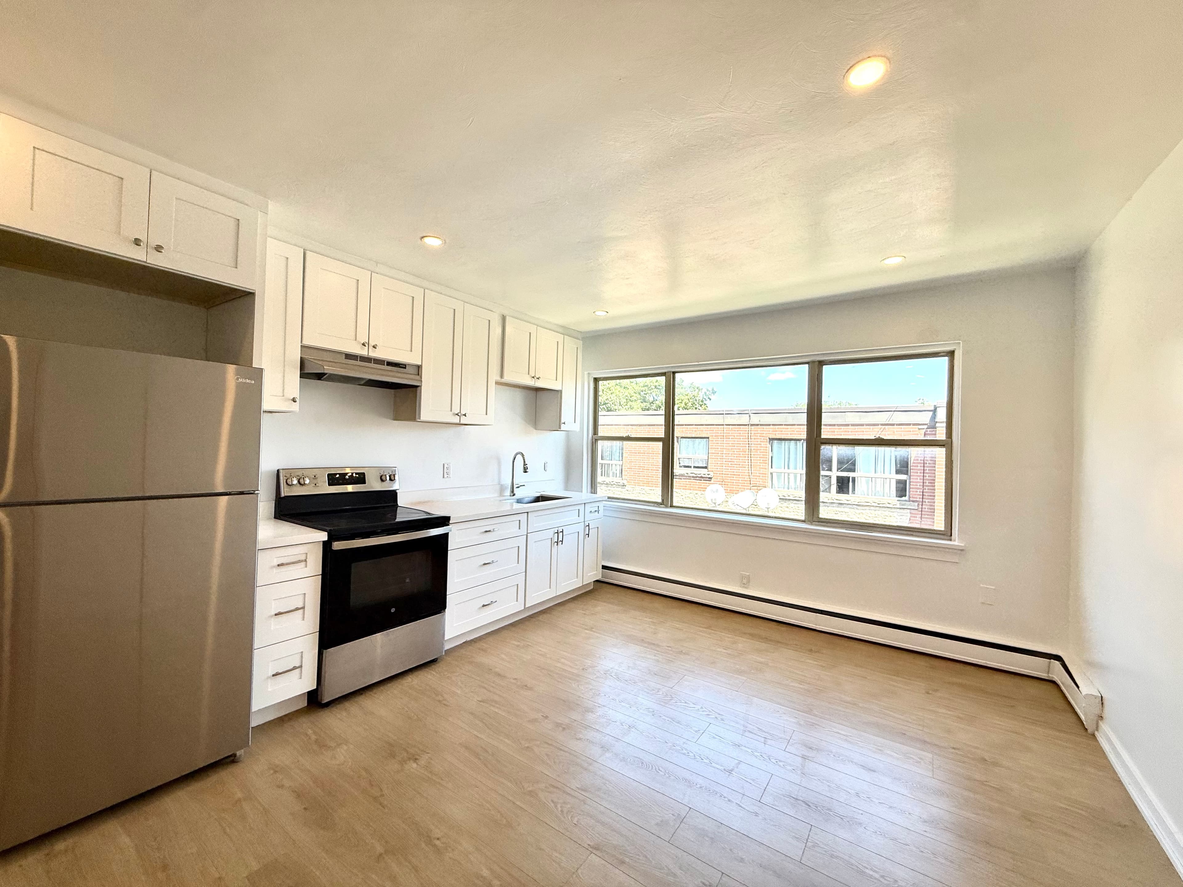 Unit 8 - 169 Park Row South Hamilton Ontario L8K2K1 - Photo 2