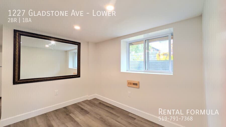 1227 Gladstone Ave - Lower - Photo 9