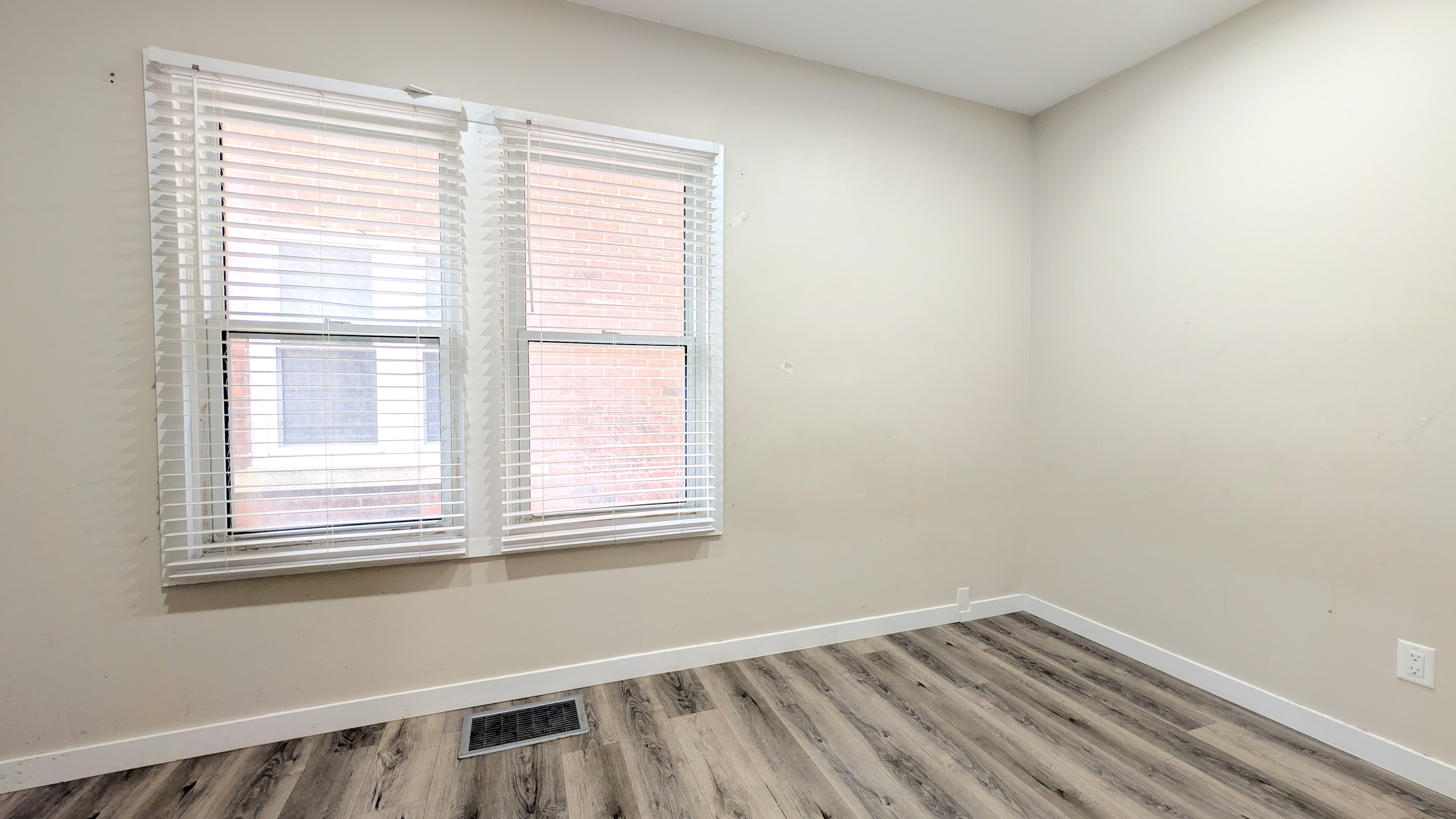 1580 Dufferin - Main - Photo 8