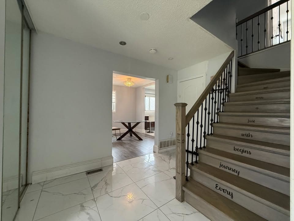 70 Jill Crescent Brampton Ontario L6S 3 J2 - Photo 6