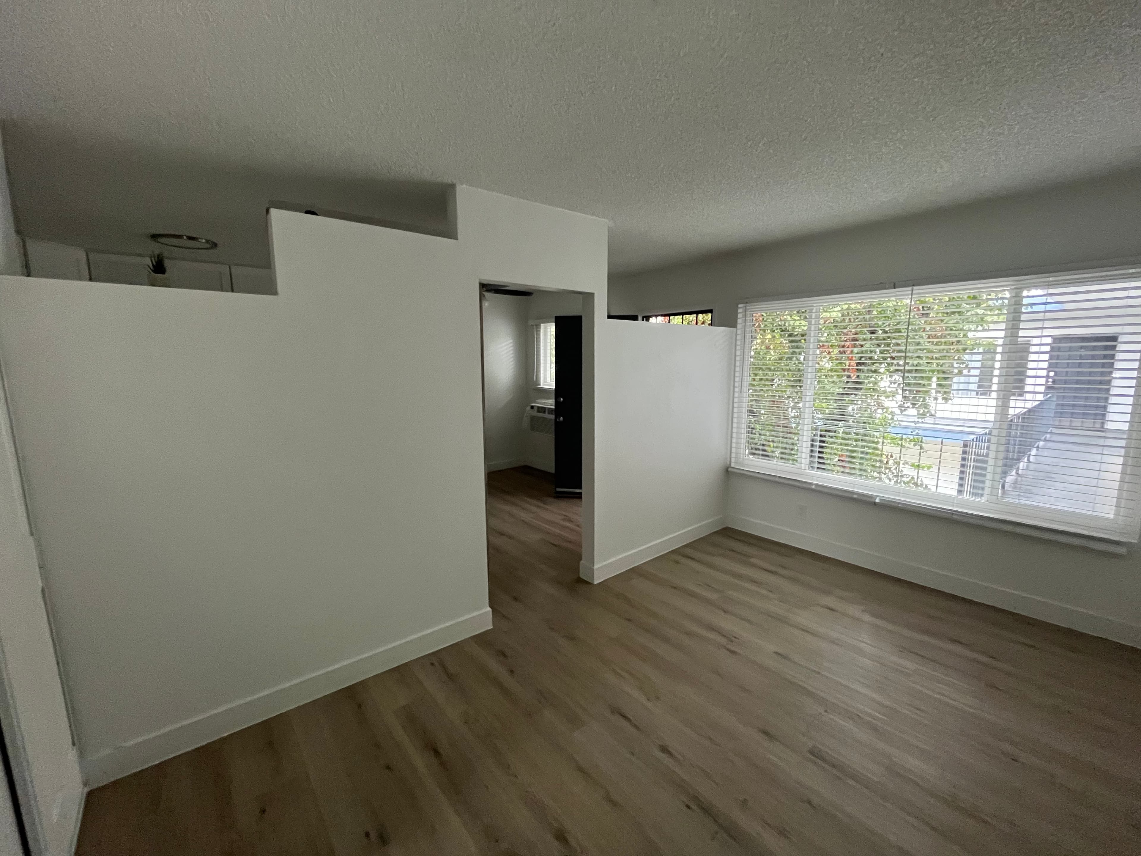 5548 Yarmouth JR 1 BR - Photo 7