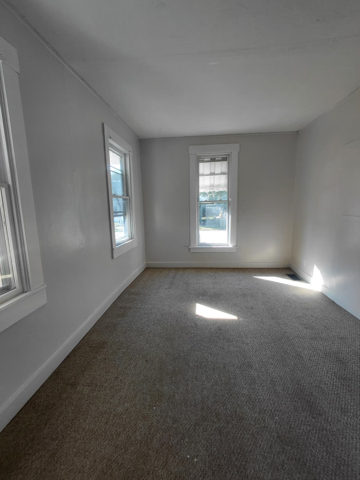135 S 6th St - Photo 2