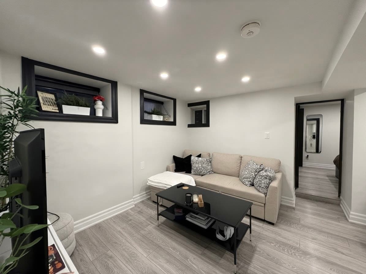 121 Sorauren Ave - 4 - Photo 7