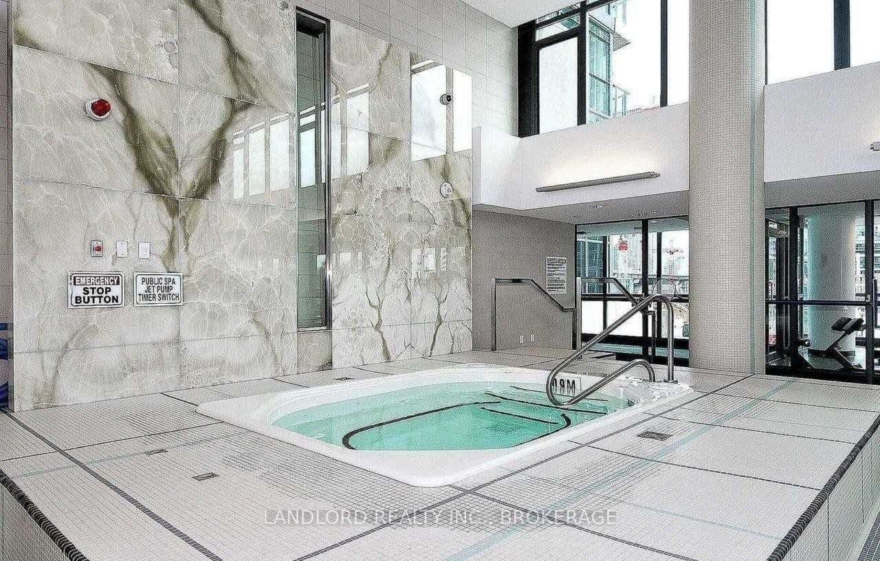 215 Fort York Blvd - 1910 - Photo 25
