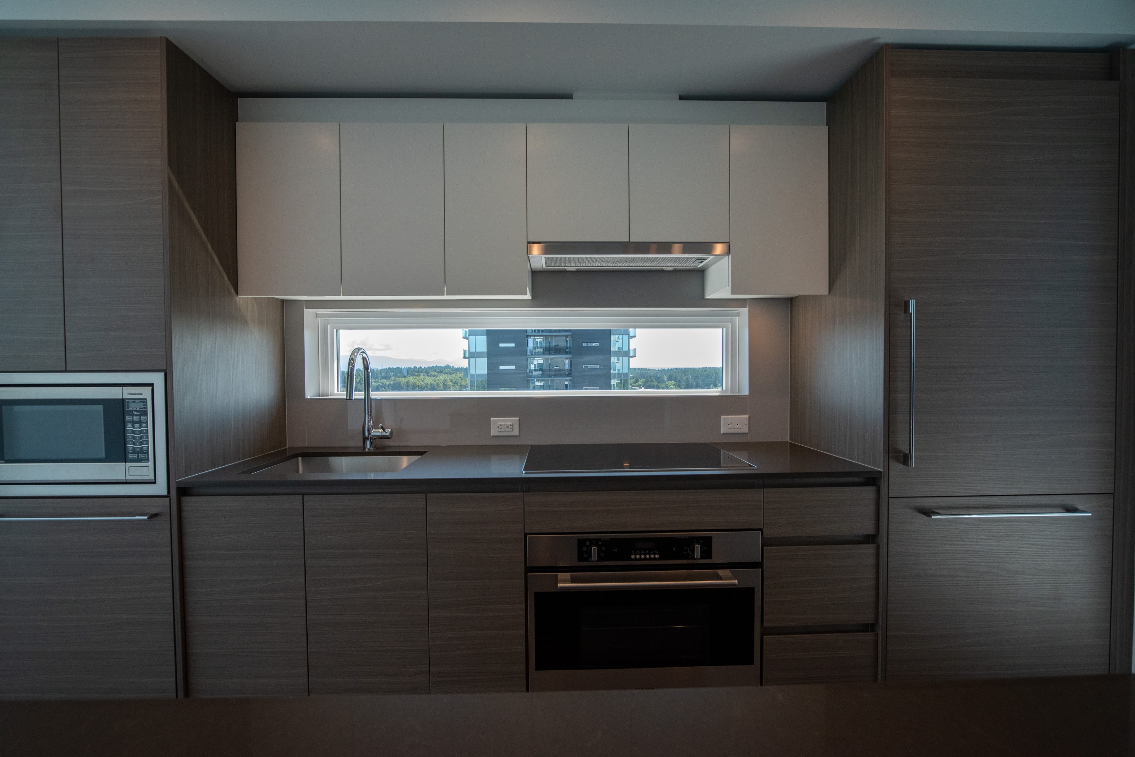 Mountain view 2x2 at King George Hub Surrey - Photo 16