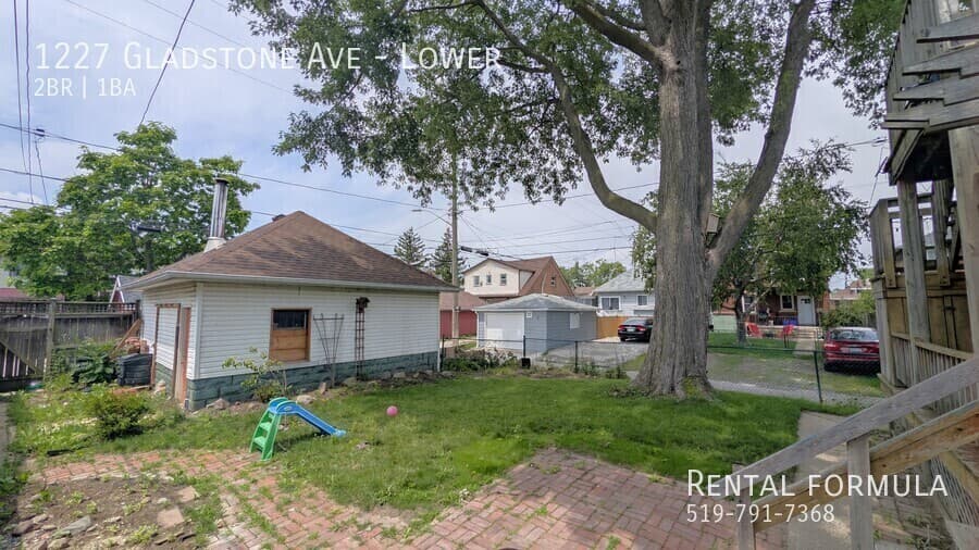 1227 Gladstone Ave - Lower - Photo 18