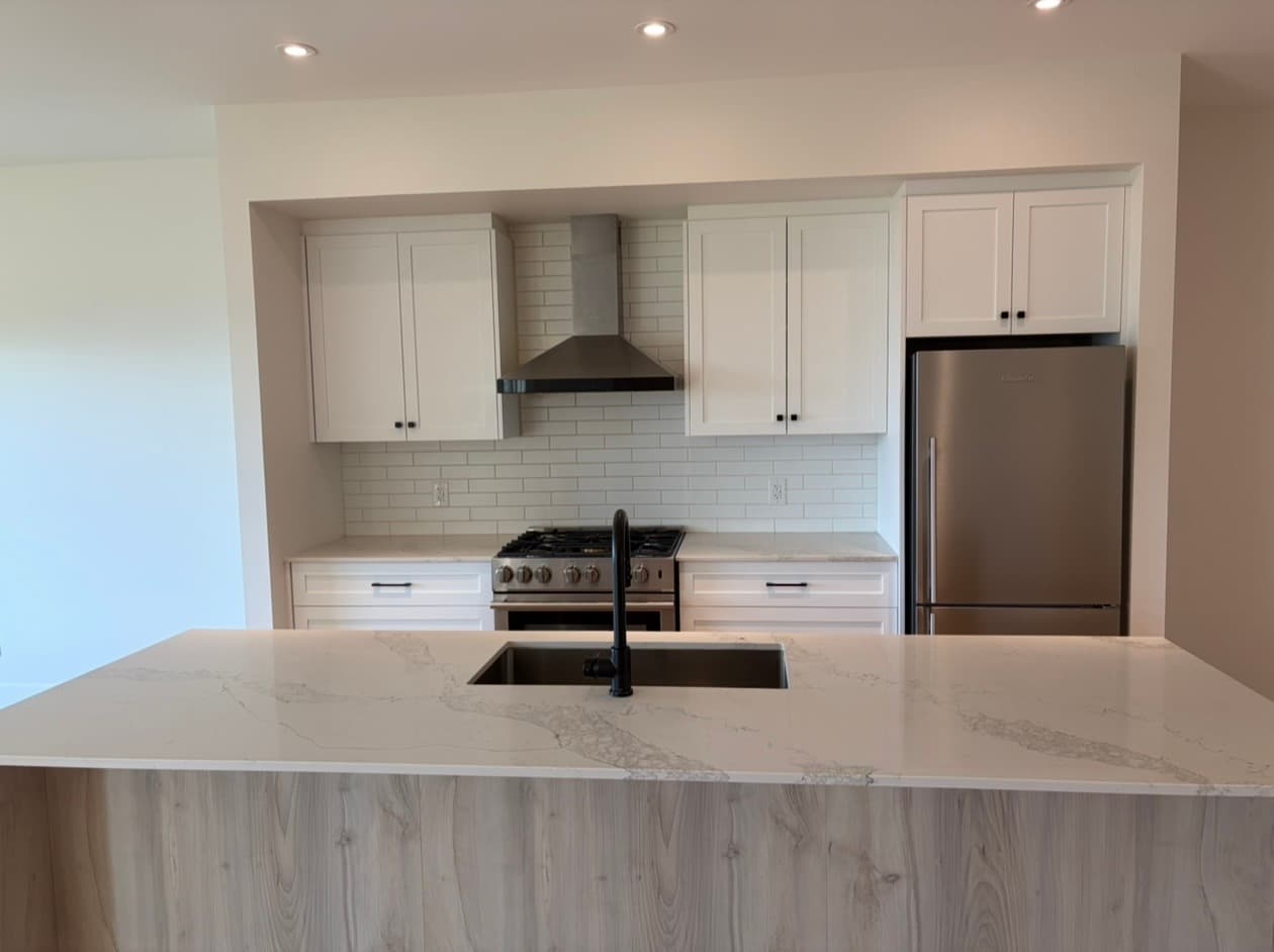 Luxury 3-Bed Townhome - Predator Ridge/Vernon - Annual/Monthly Lease - Available Now - Photo 3
