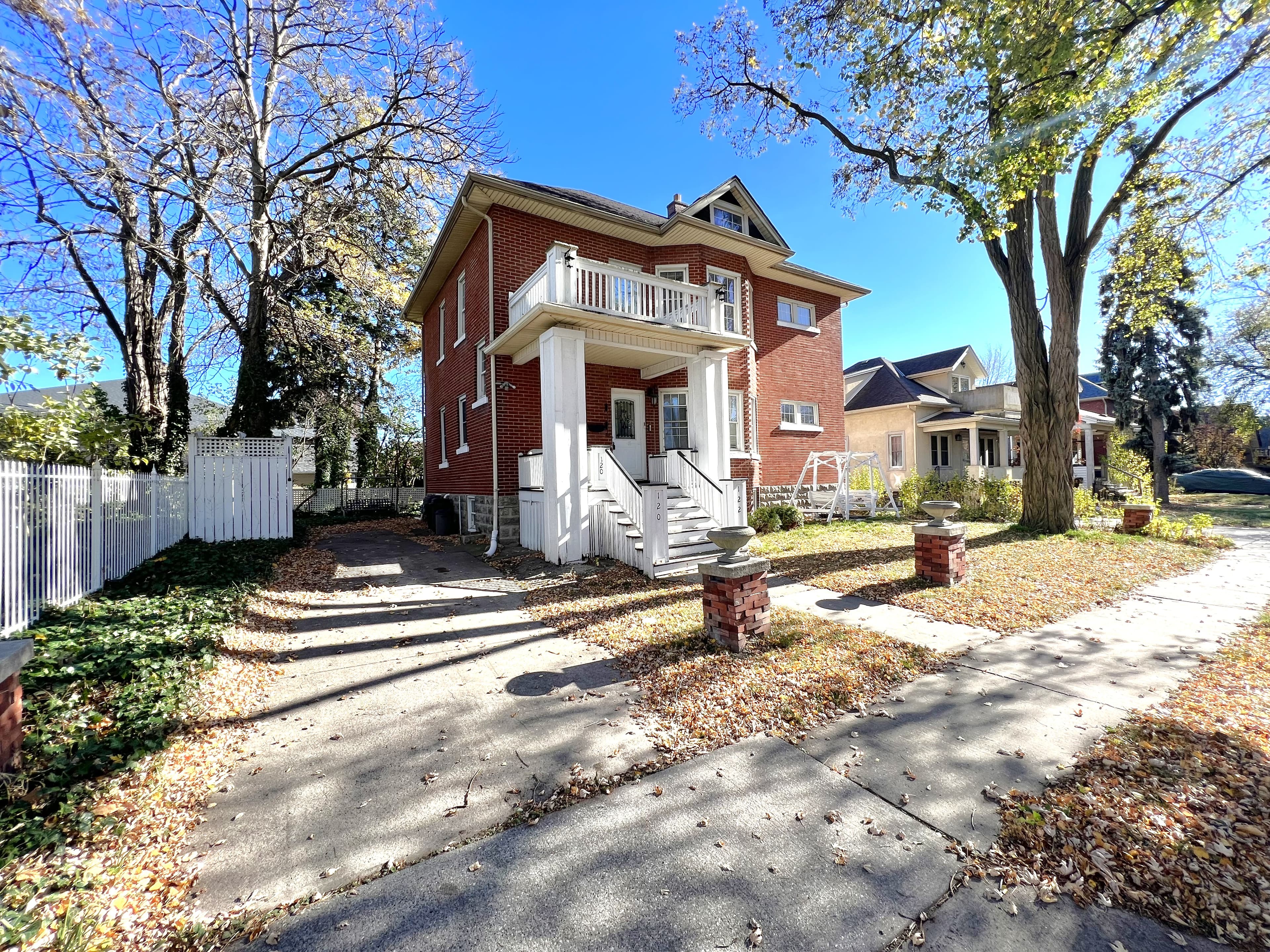 120 McEwan - Main Floor Unit - Photo 2