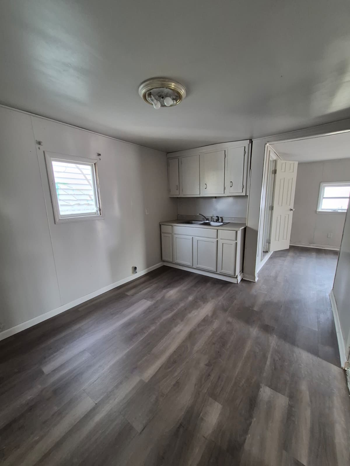 1621 1/2 Halford St - Photo 2