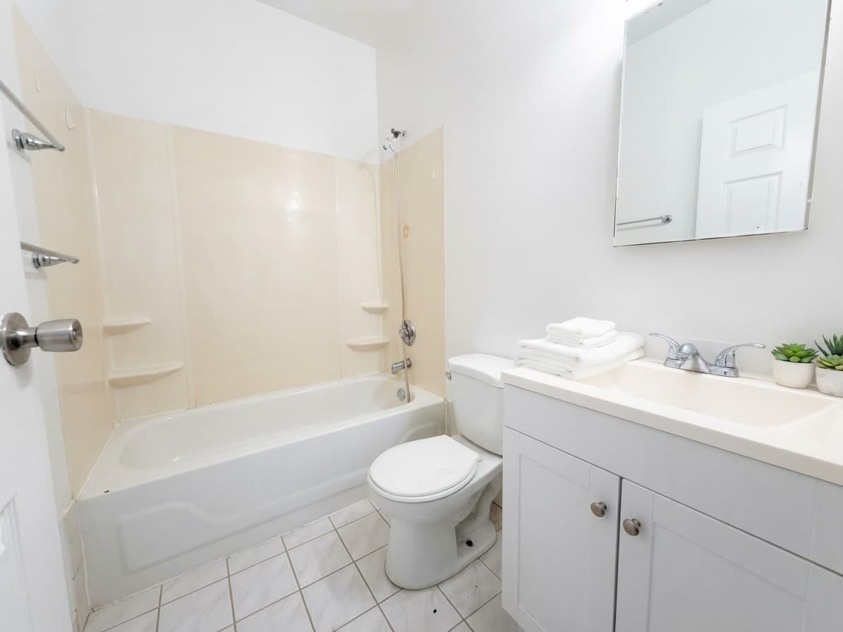 1225 Bloor S W - 8 - Photo 11