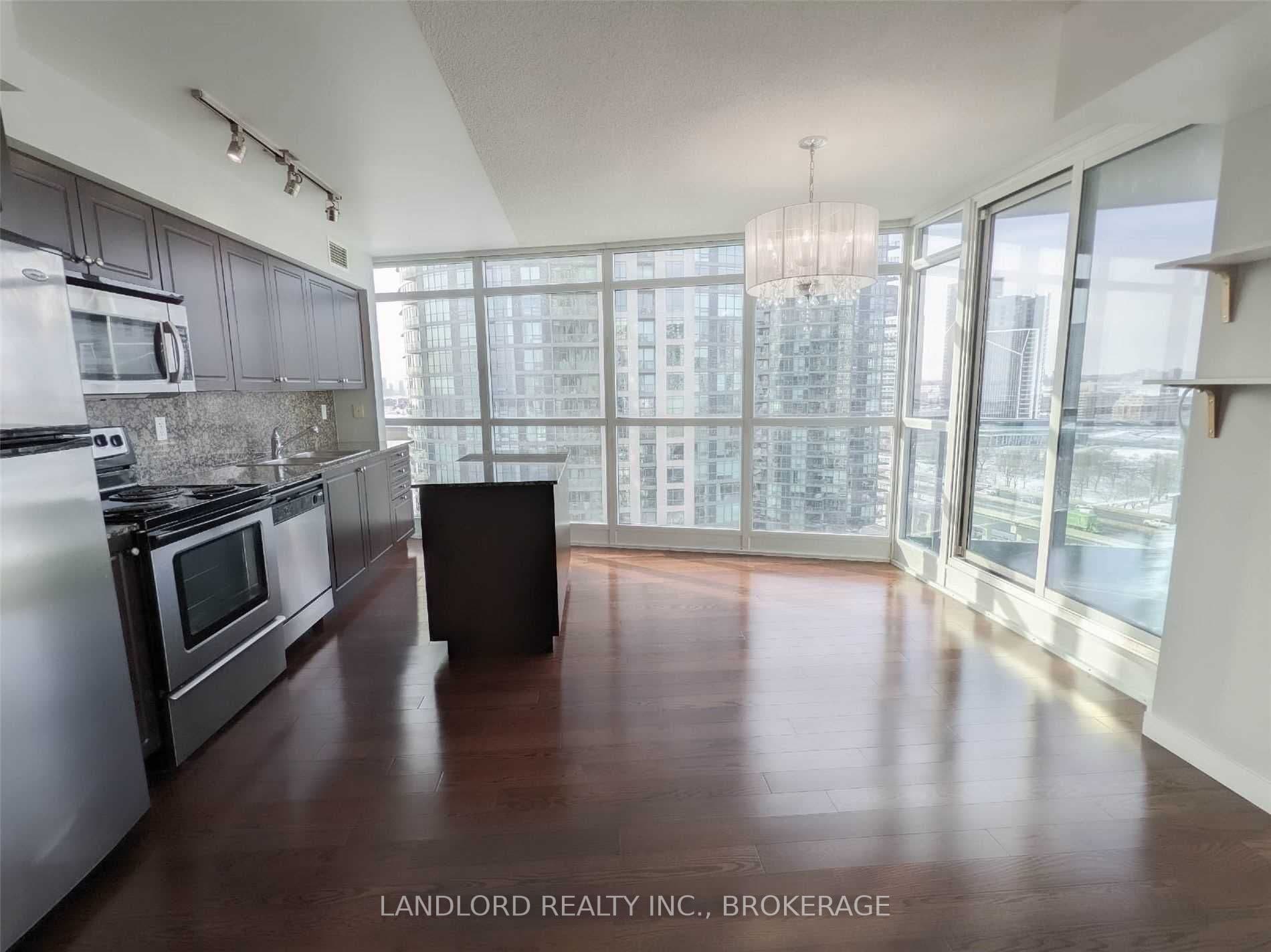 215 Fort York Blvd - 1910 - Photo 4