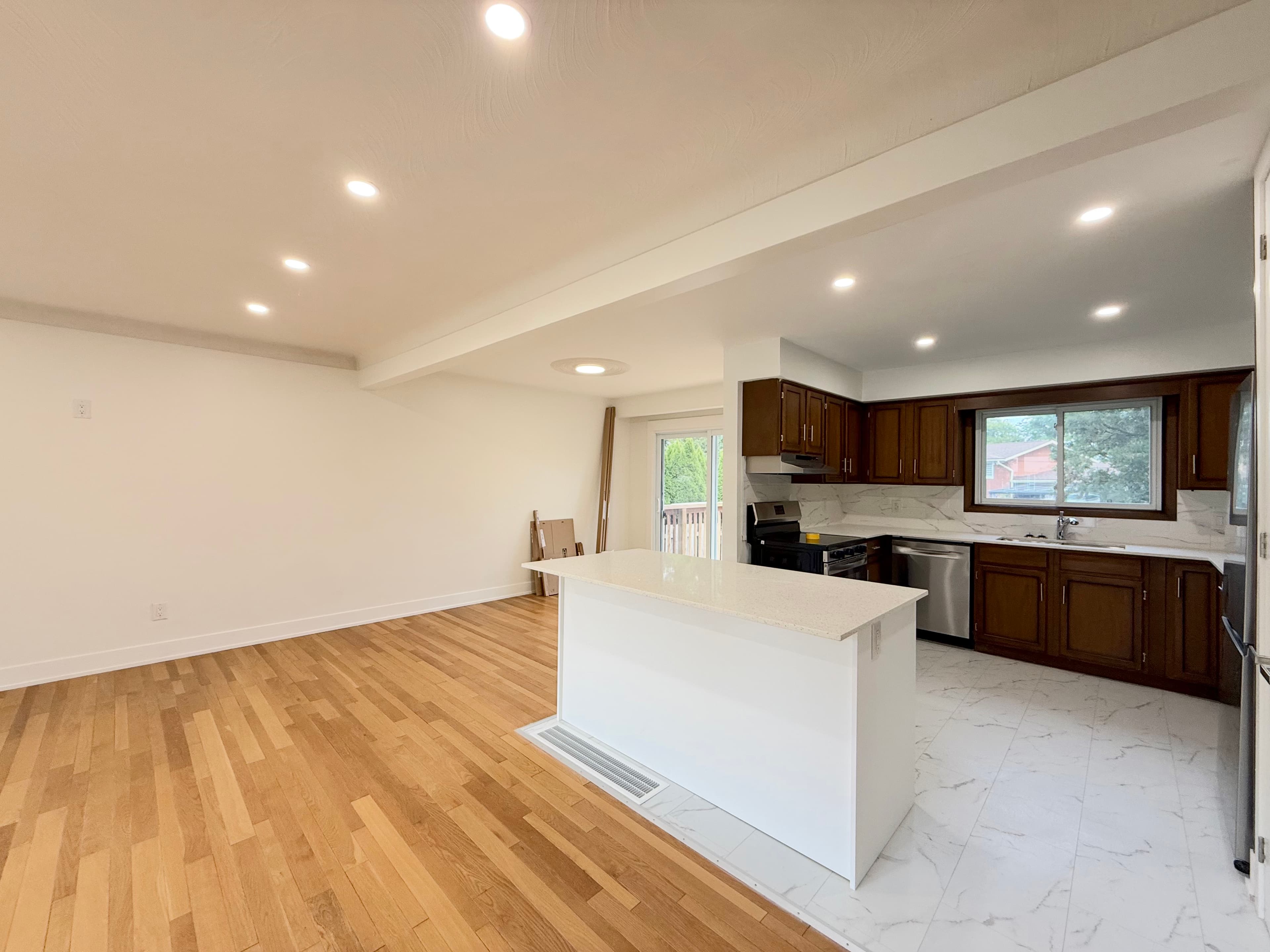 Unit 1 47 Sherwood Forest Trail Welland Ontario L3C 5X7 - Photo 2