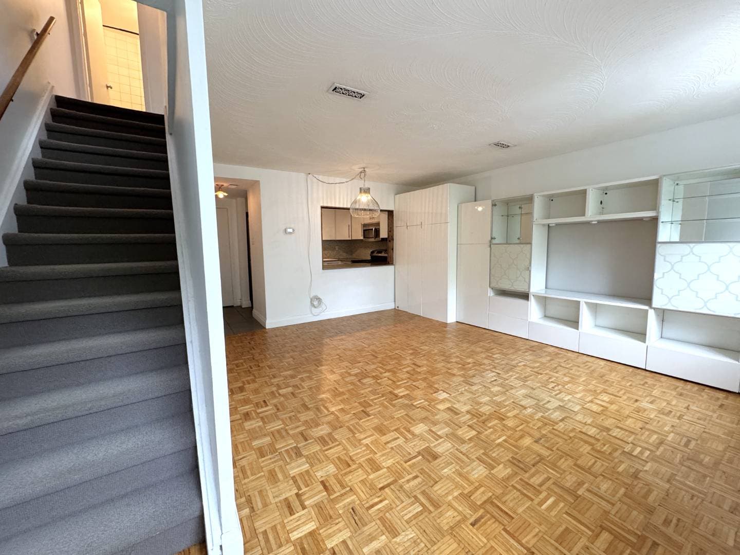 1175 Queen St E - B - Photo 8
