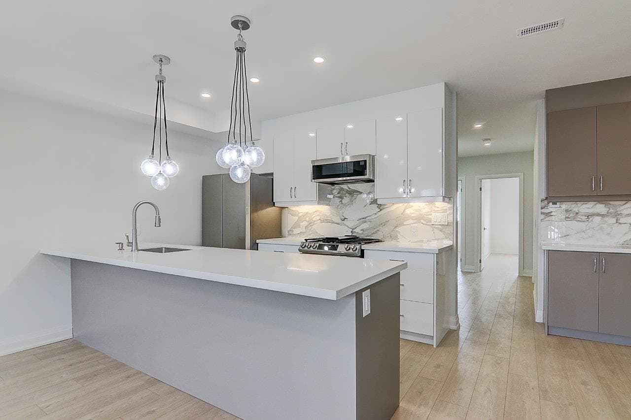 115 Livingstone Ave - Upper - Photo 2