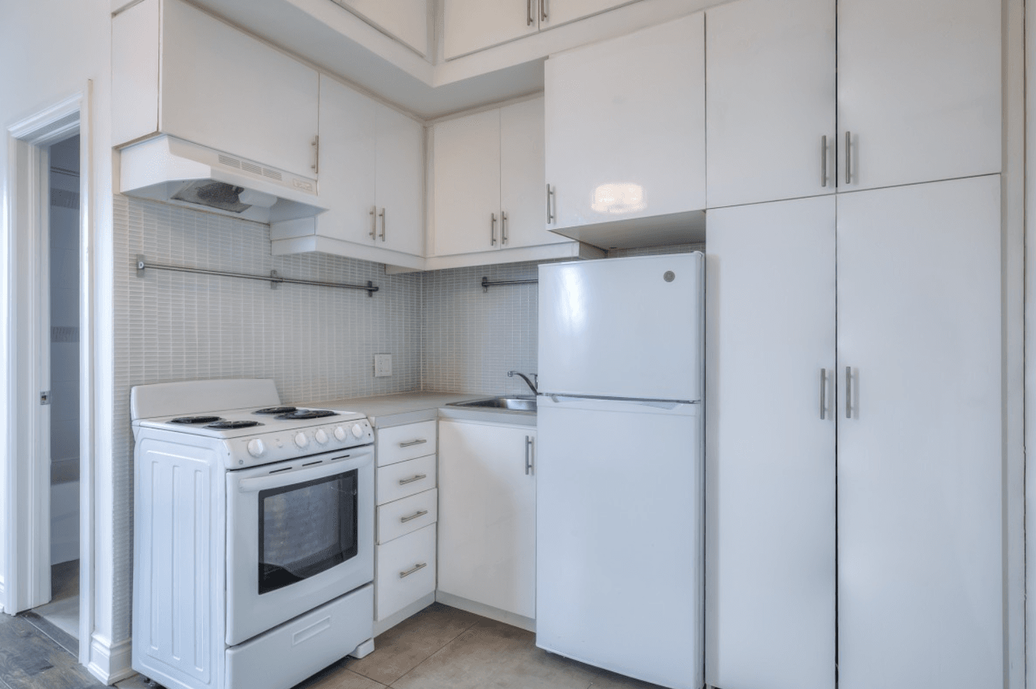 181 Gerrard St E - 404 - Photo 3