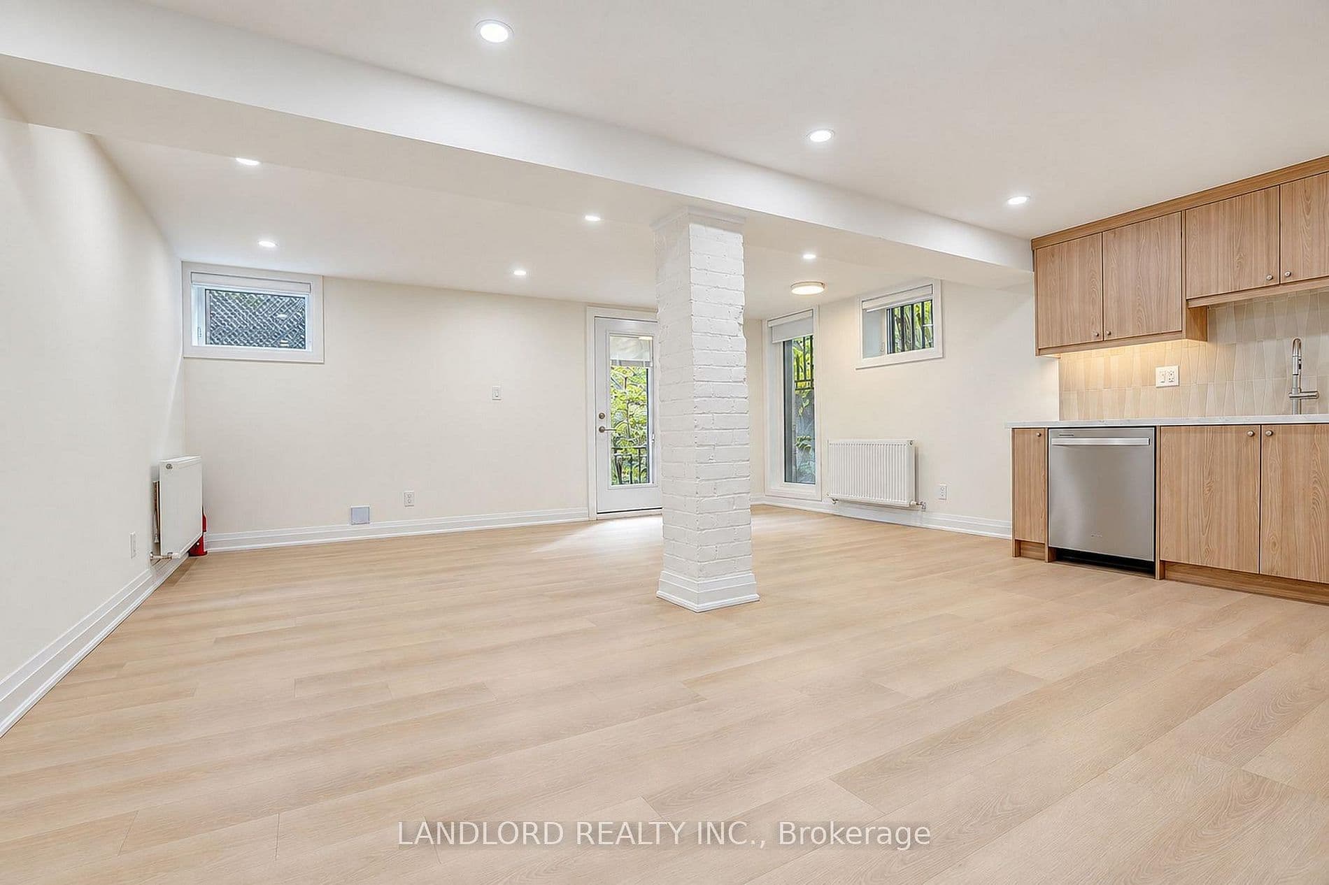 92 Neville Park Blvd - 4 - Photo 3