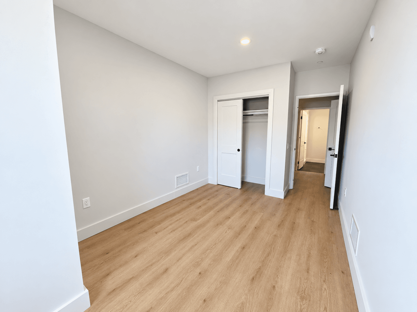 8 Hutt Lane - Accessible - Photo 13