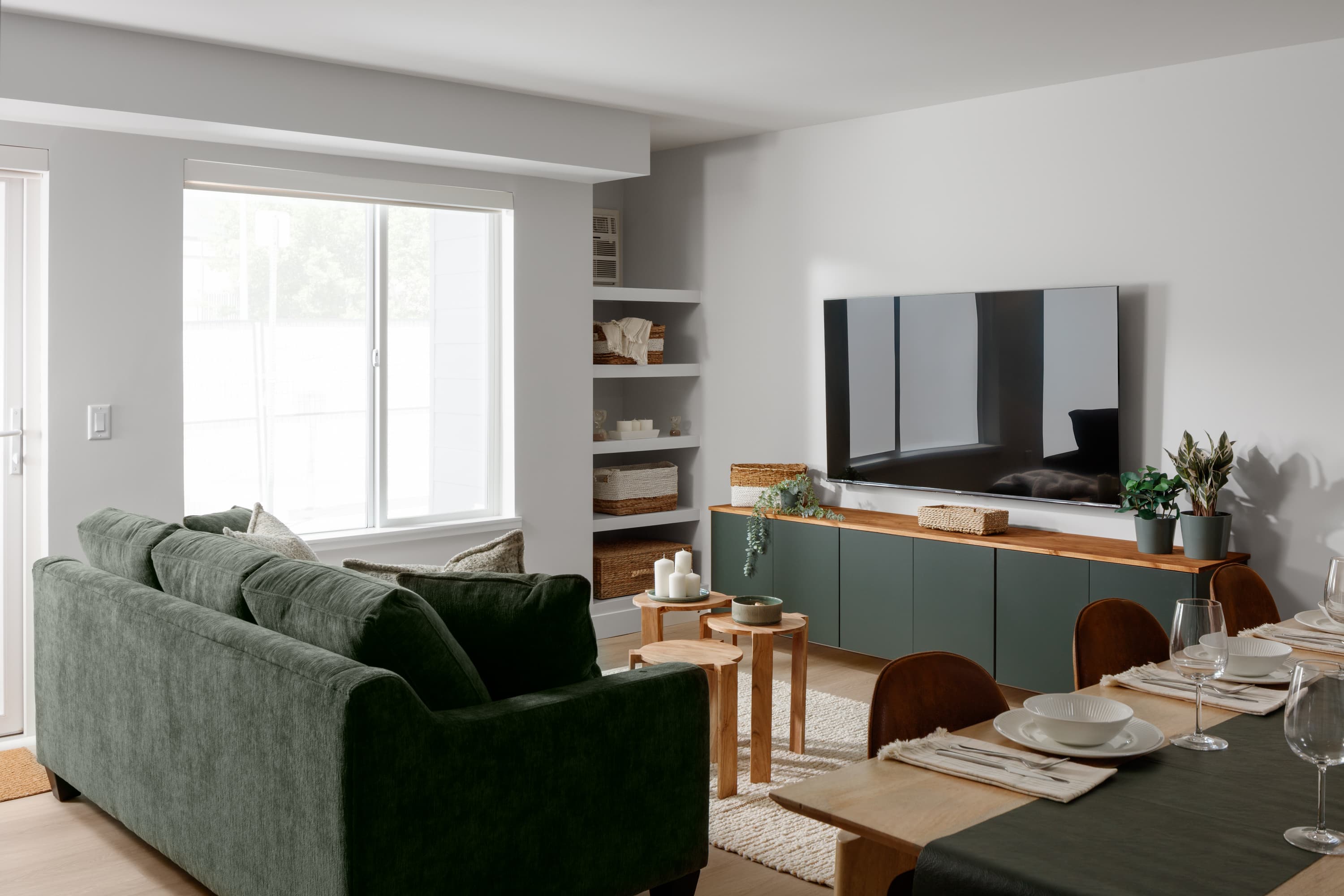 Spacious 1BR Ground-floor Apt in West Kelowna - 2 Months FREE Special - Available Now