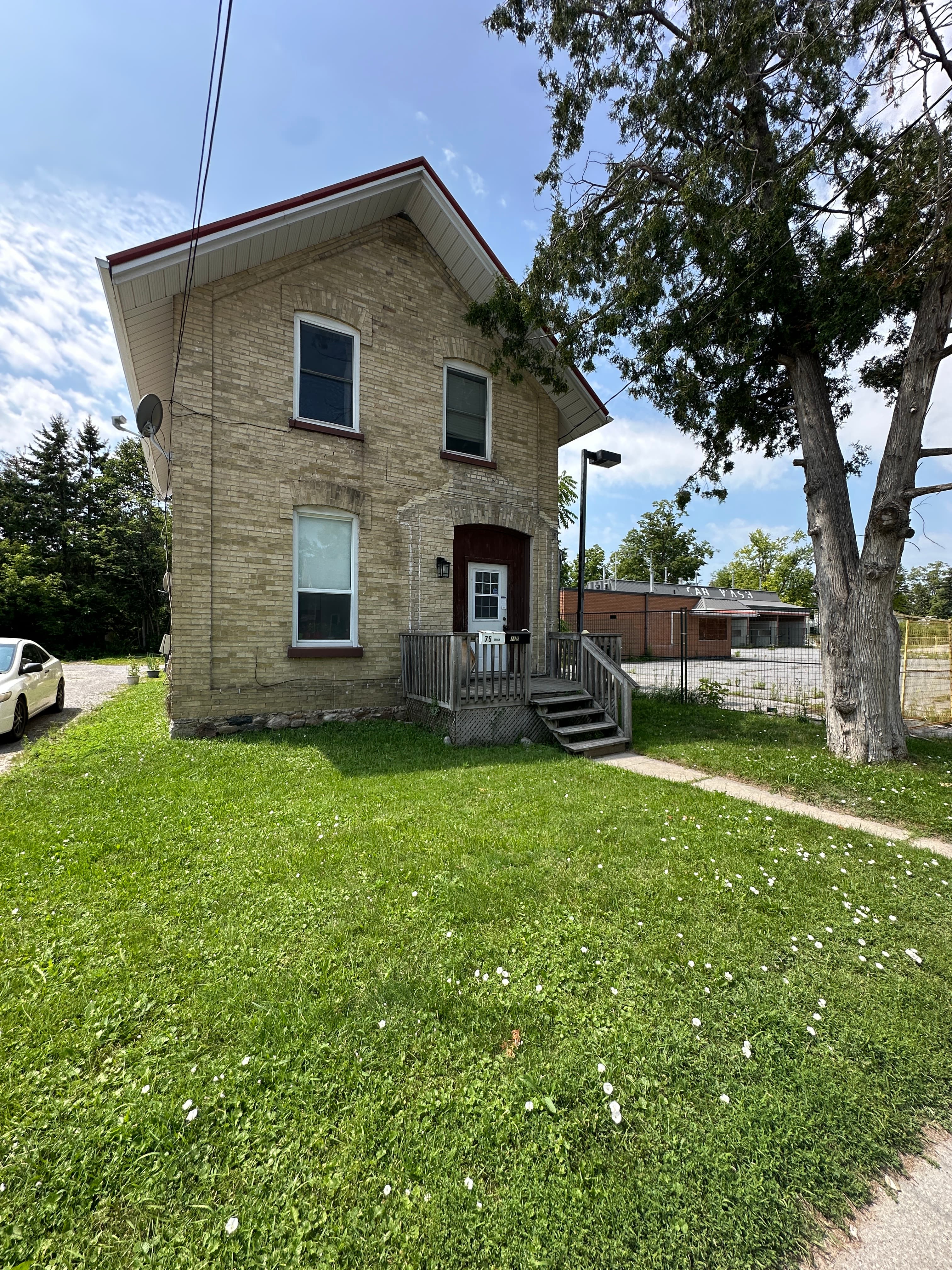 75 Lindsay St North - Photo 11