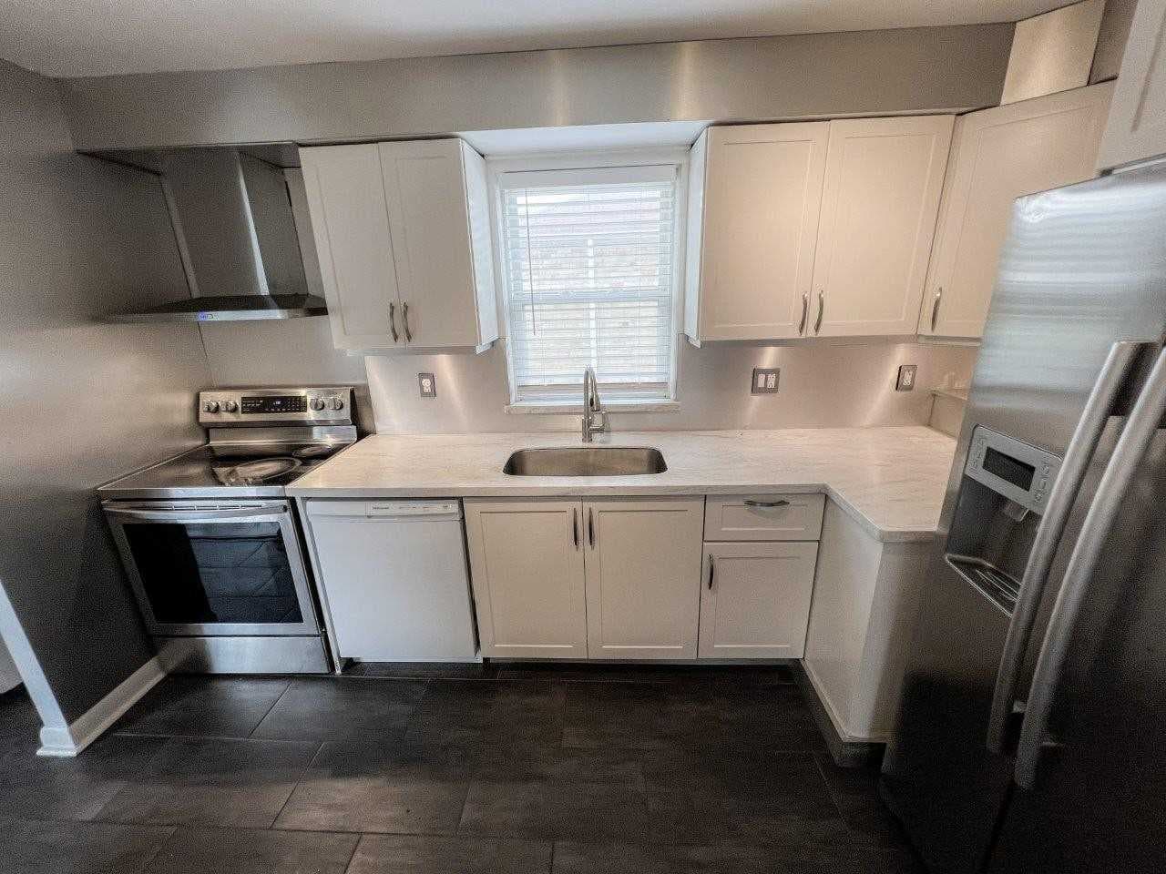 220 Ellington Dr - Main - Photo 3
