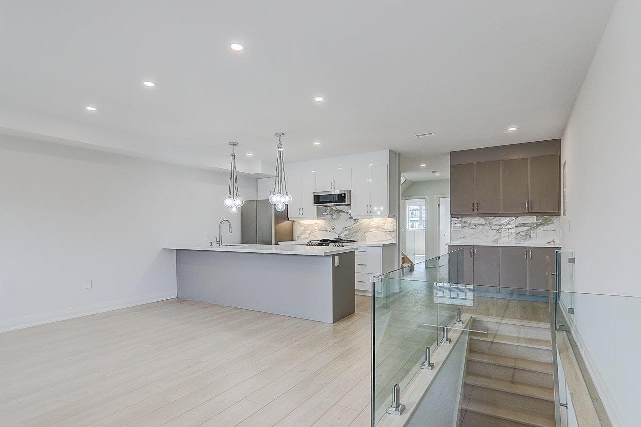 115 Livingstone Ave - Upper - Photo 8