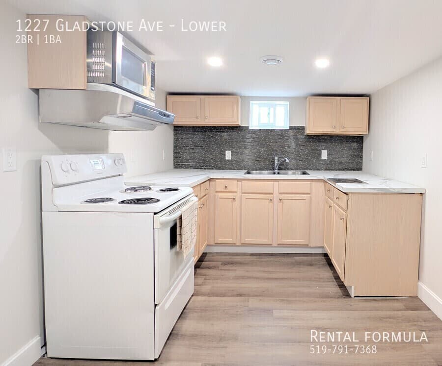 1227 Gladstone Ave - Lower - Photo 3