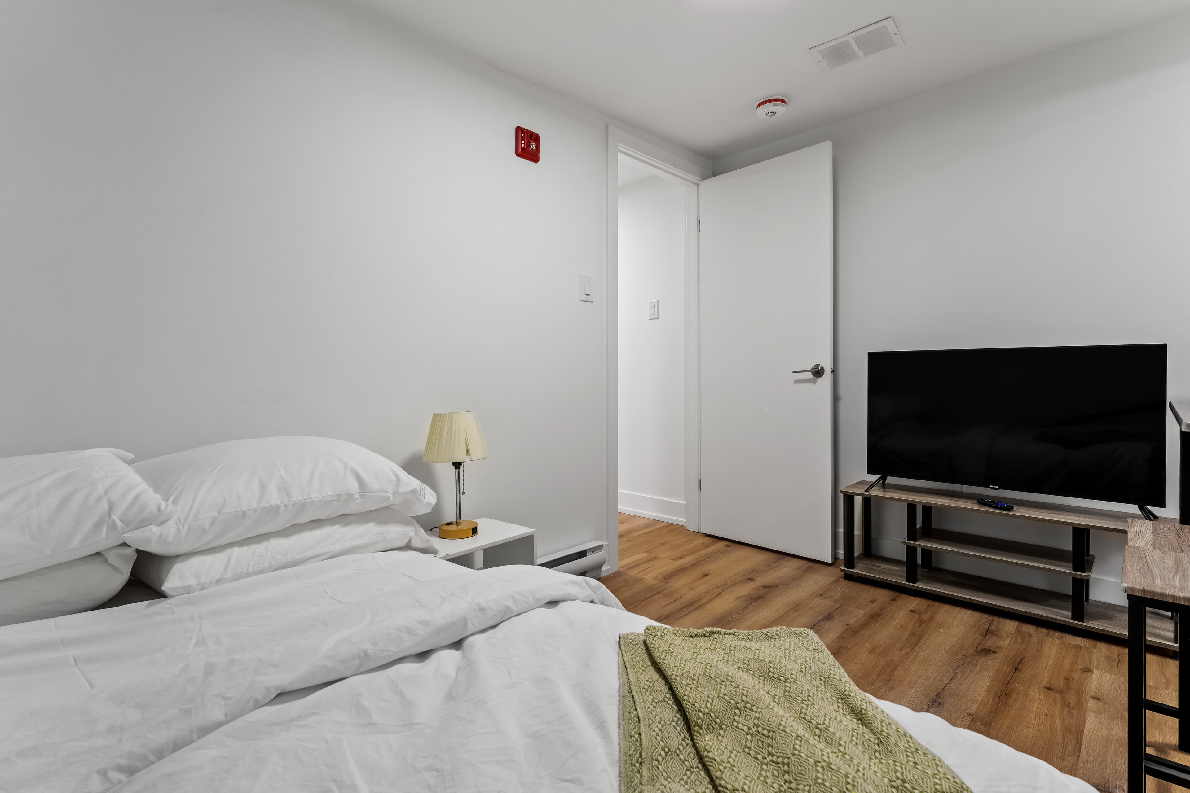 Studio - 610 King St E - Photo 8