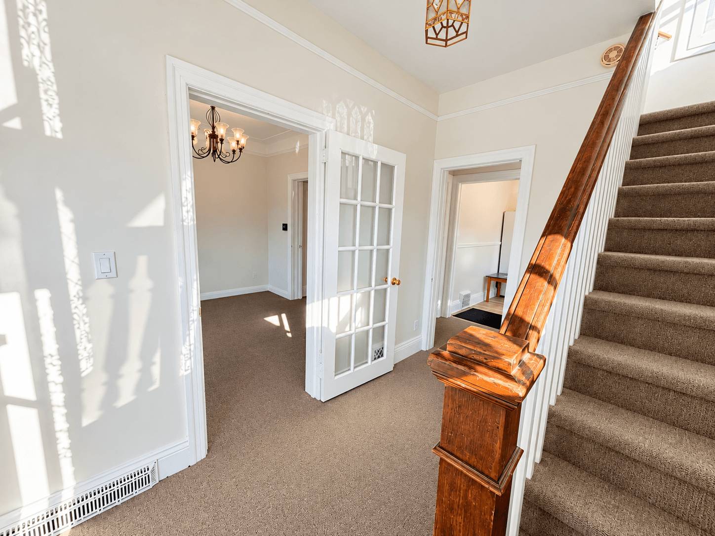 14 Brucedale St W - Photo 2