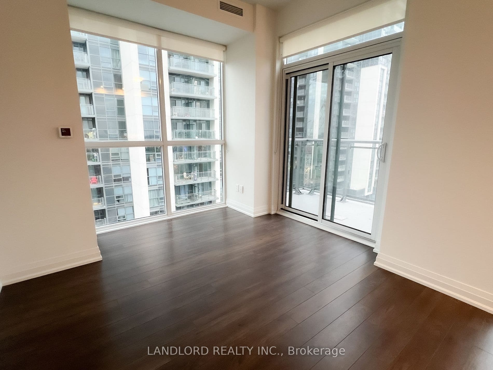 10 Meadowglen Place -1202 - Photo 8