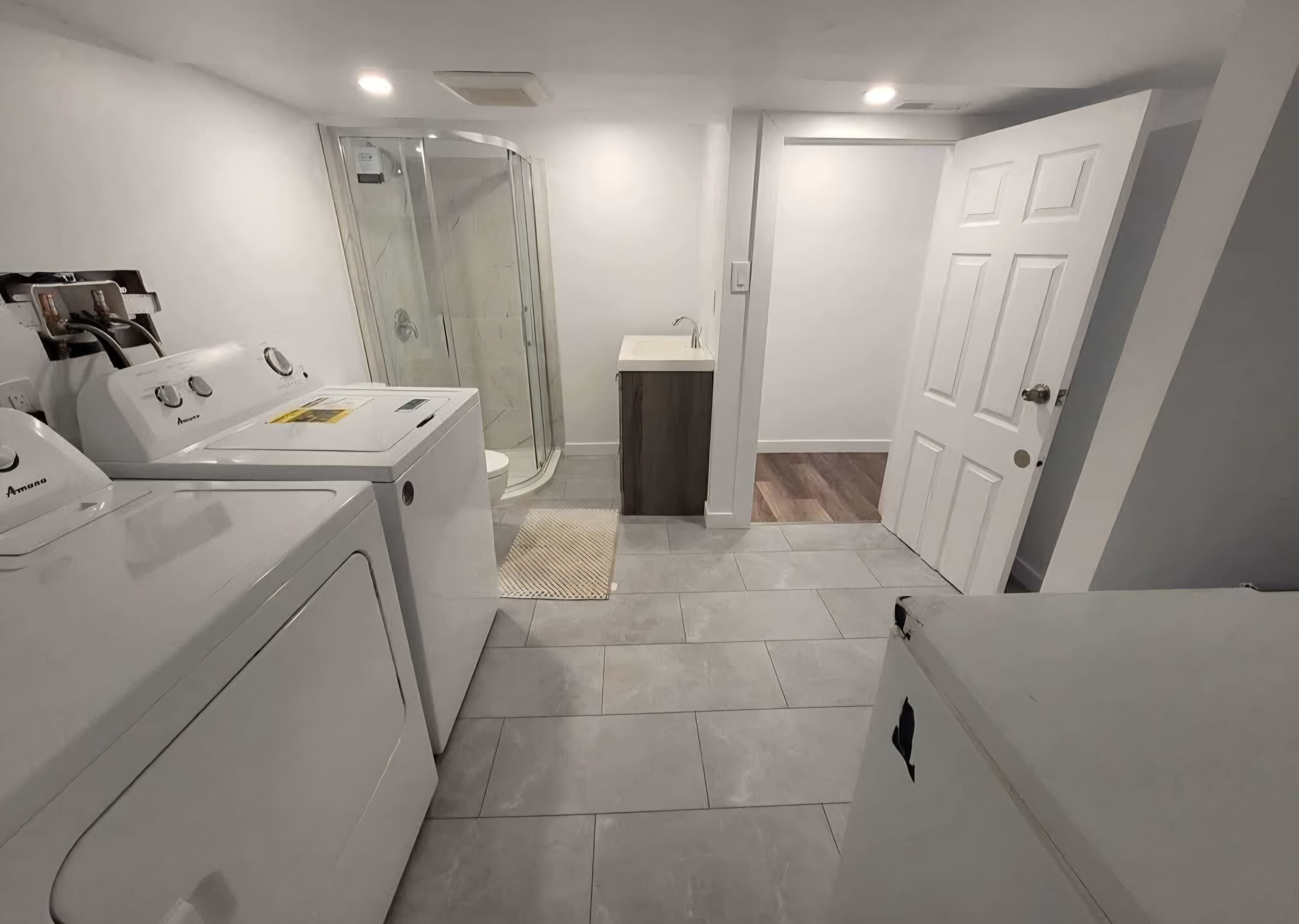 Room 7 - 62 Ontario St - Photo 2