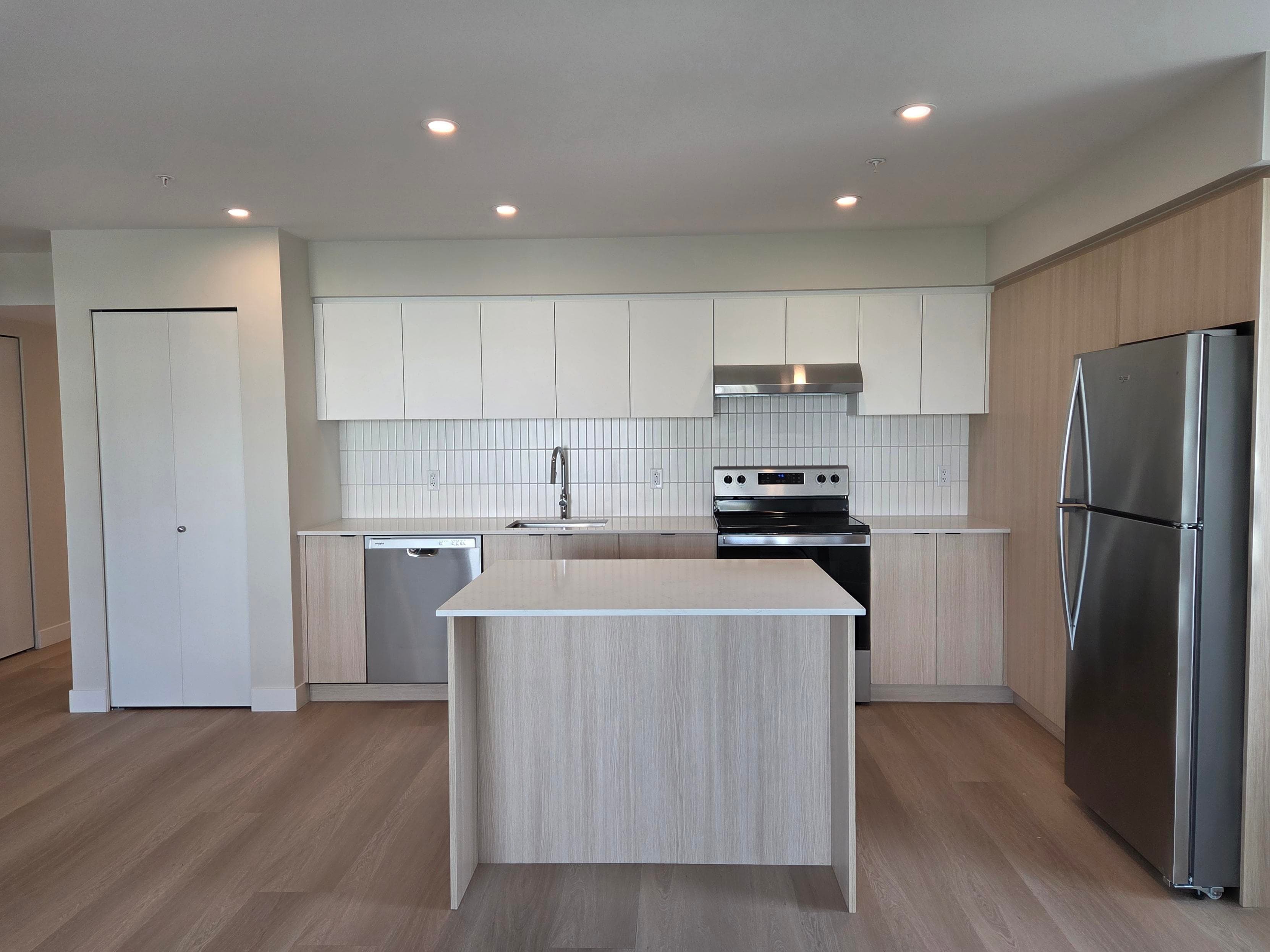 EXTRA-LARGE 2-Bed 2-Bath RENTAL Apartment in Westbank - Photo 3