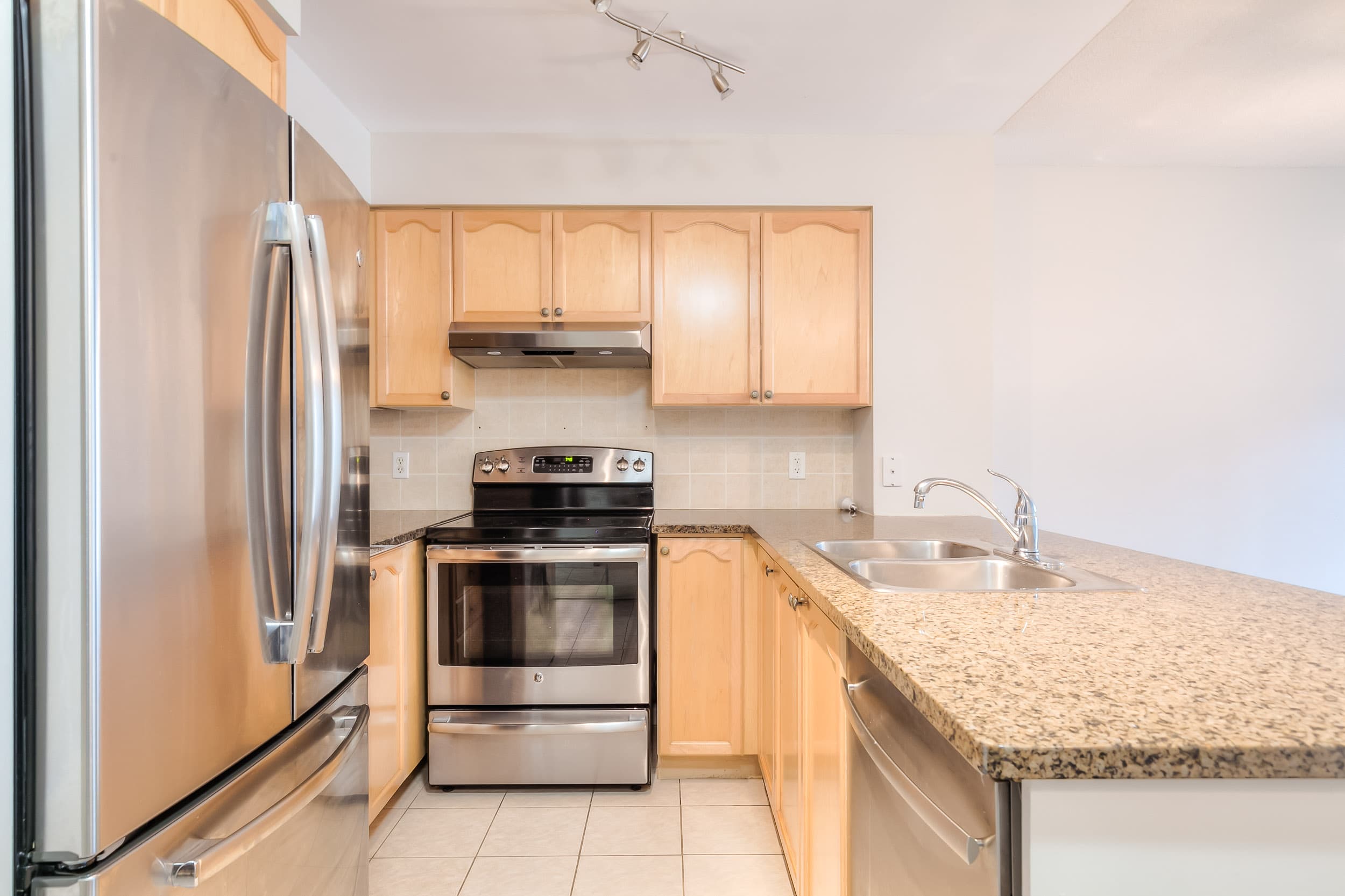 23 Hollywood Ave - 1803 - Photo 2