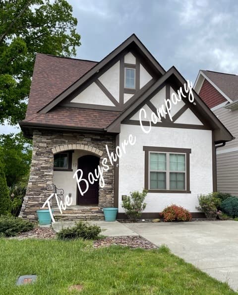 17 Tudor Way