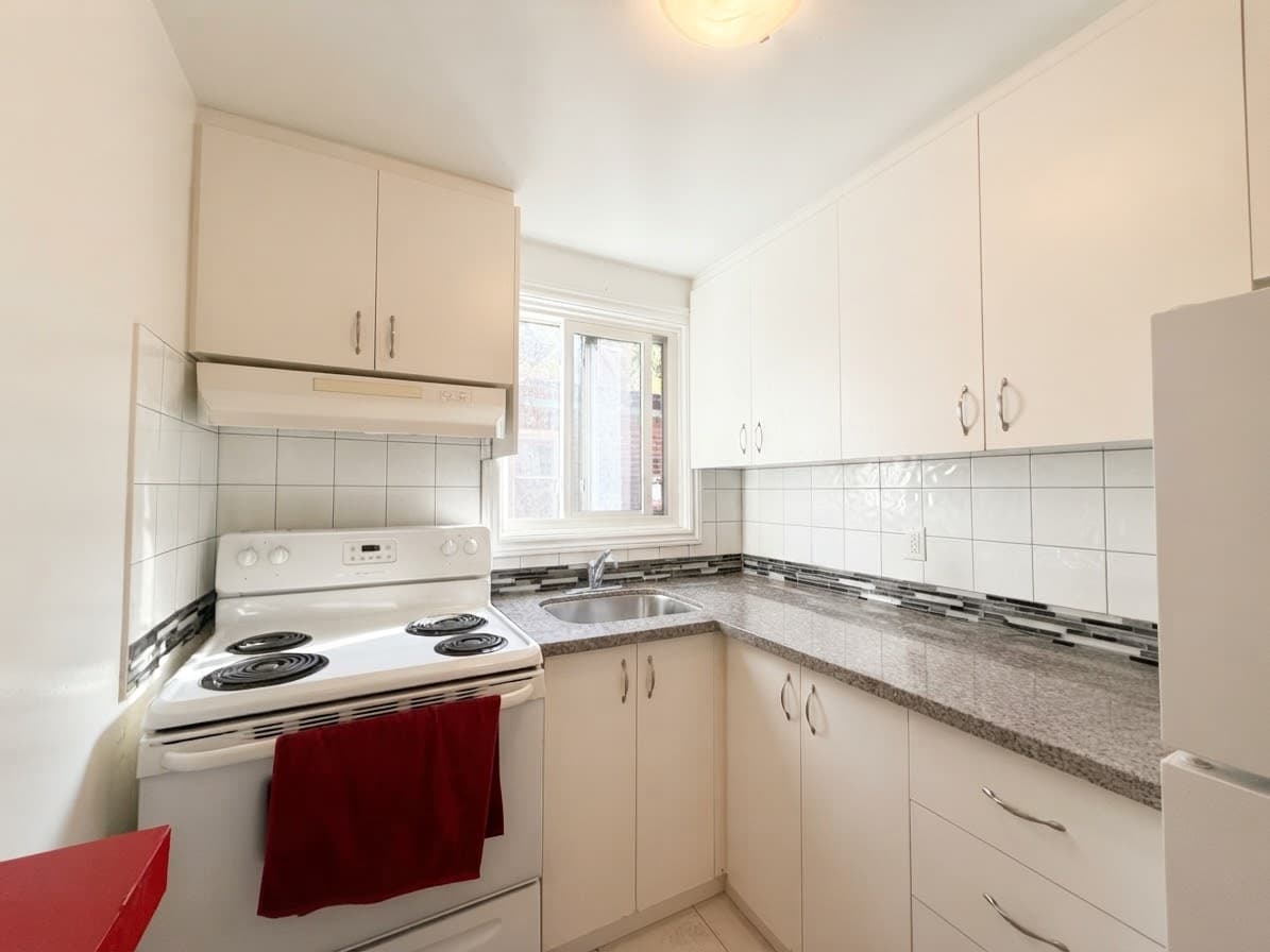 176 Howland Ave - 201 - Photo 9