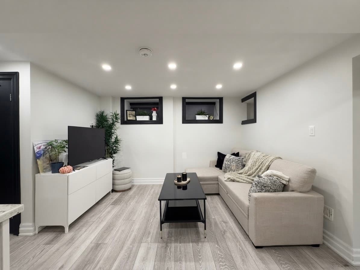 121 Sorauren Ave - 4 - Photo 6