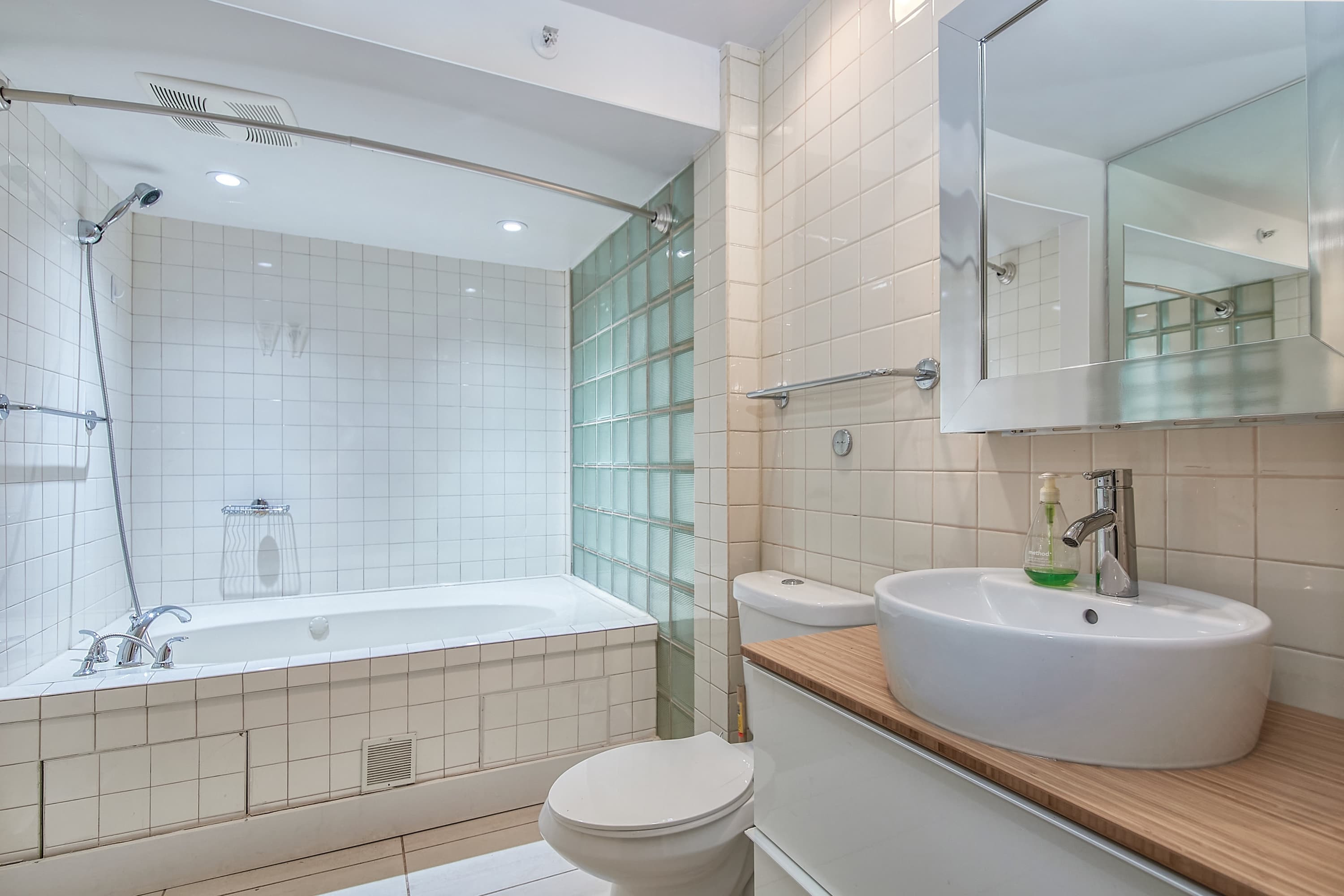 110-1500 Pendrell - Photo 12