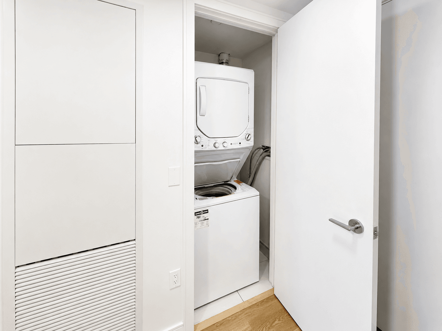 1 Jarvis St - Unit 323 - Photo 4