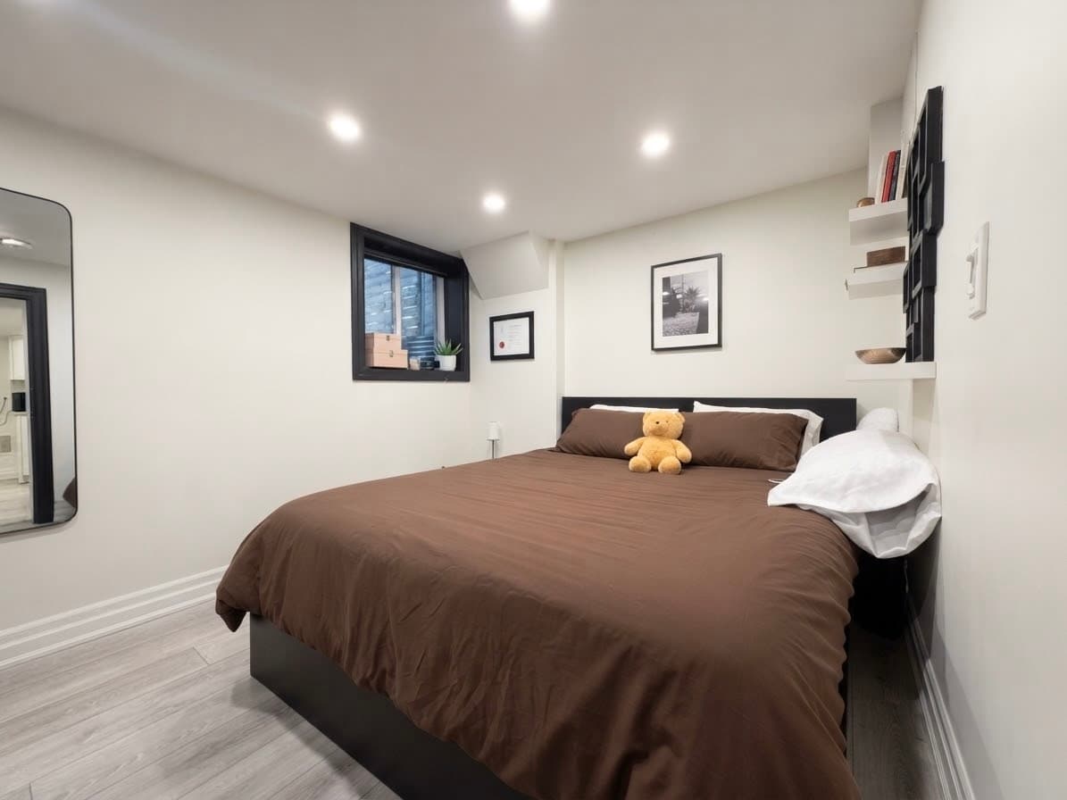 121 Sorauren Ave - 4 - Photo 8