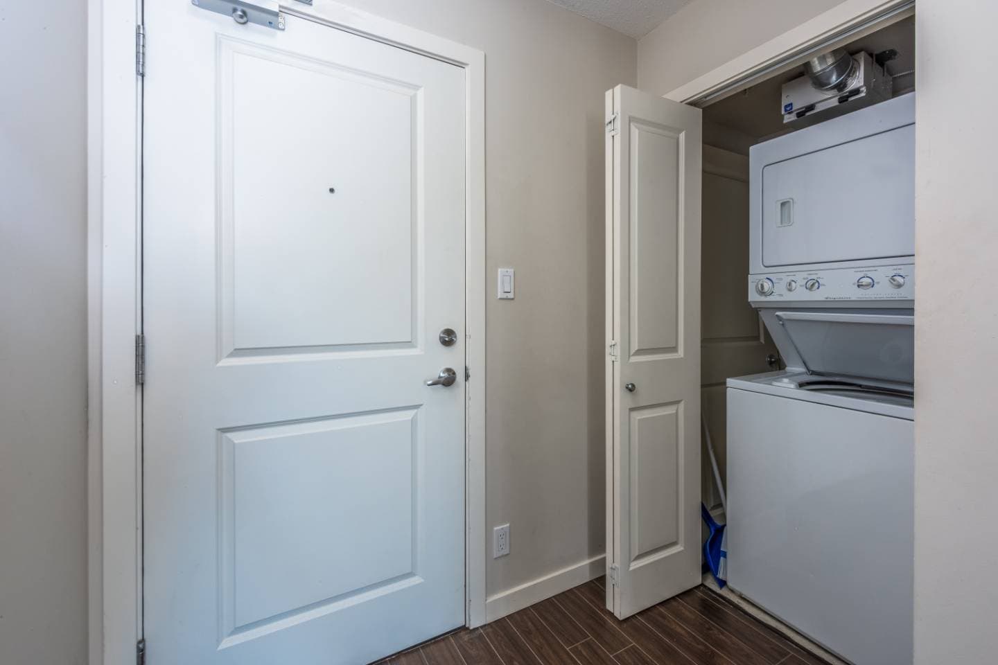 1503-1068 W Broadway - Photo 4