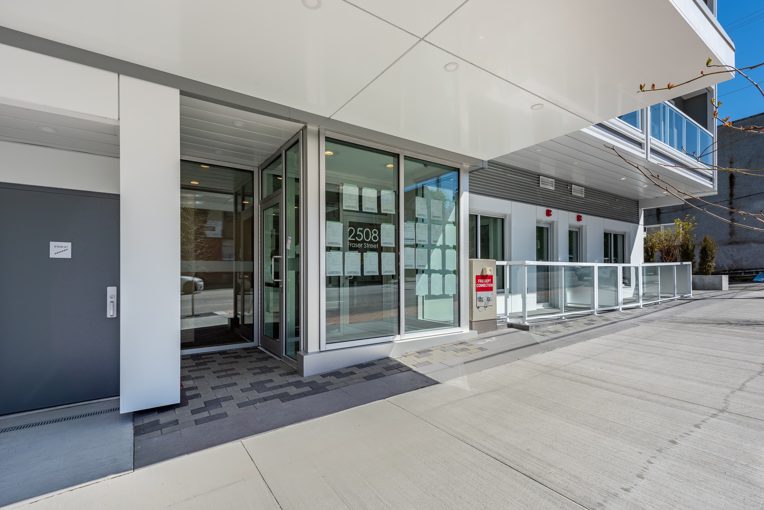 205-2508 Fraser - Photo 2