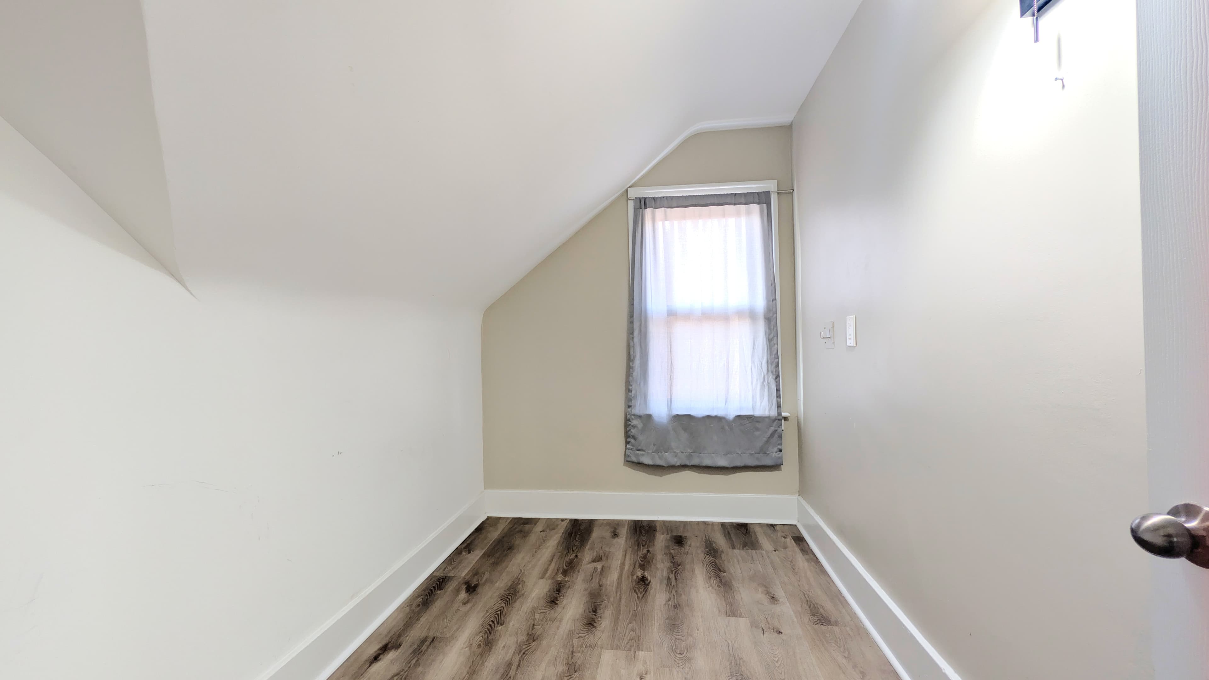 1580 Dufferin - Upper - Photo 8
