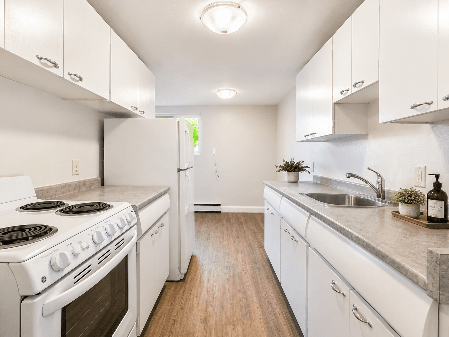2 bedroom - 1100 Wellington St Sarnia ON N7S 1E6 - Photo 4