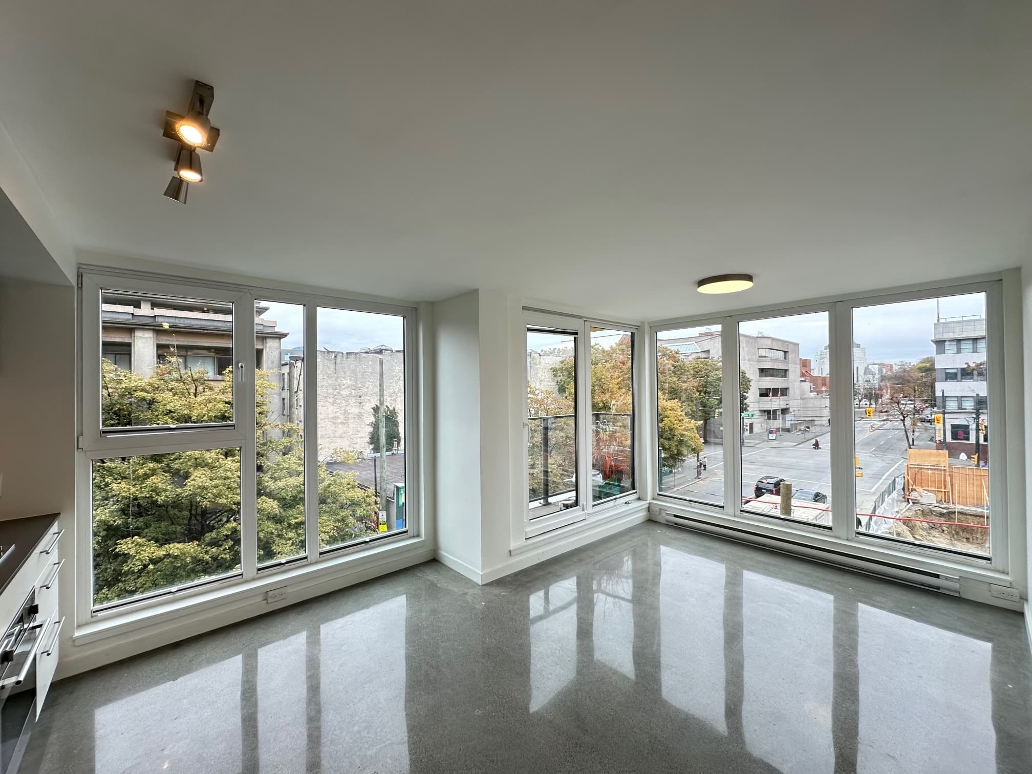 602-105 E Cordova - Photo 2