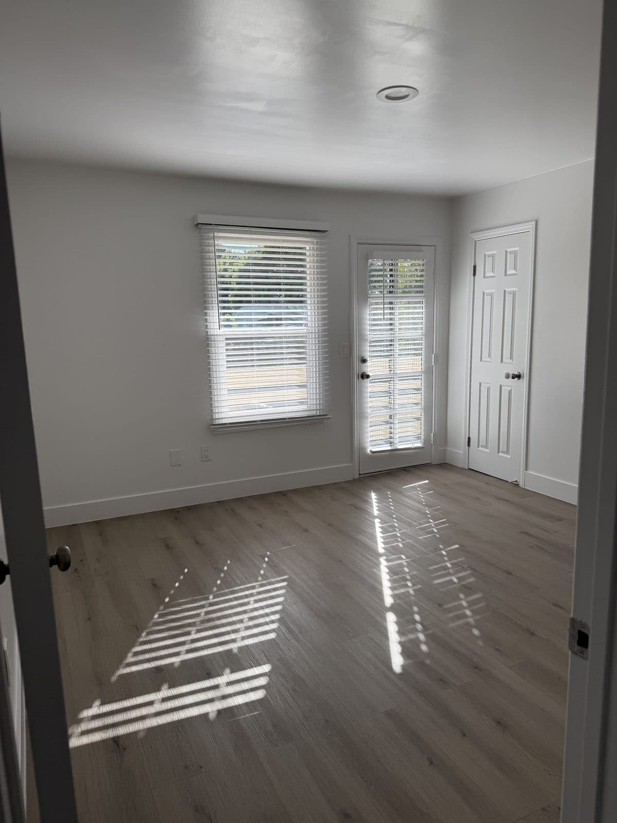 10519 Edison 3BR 1BA - Photo 3